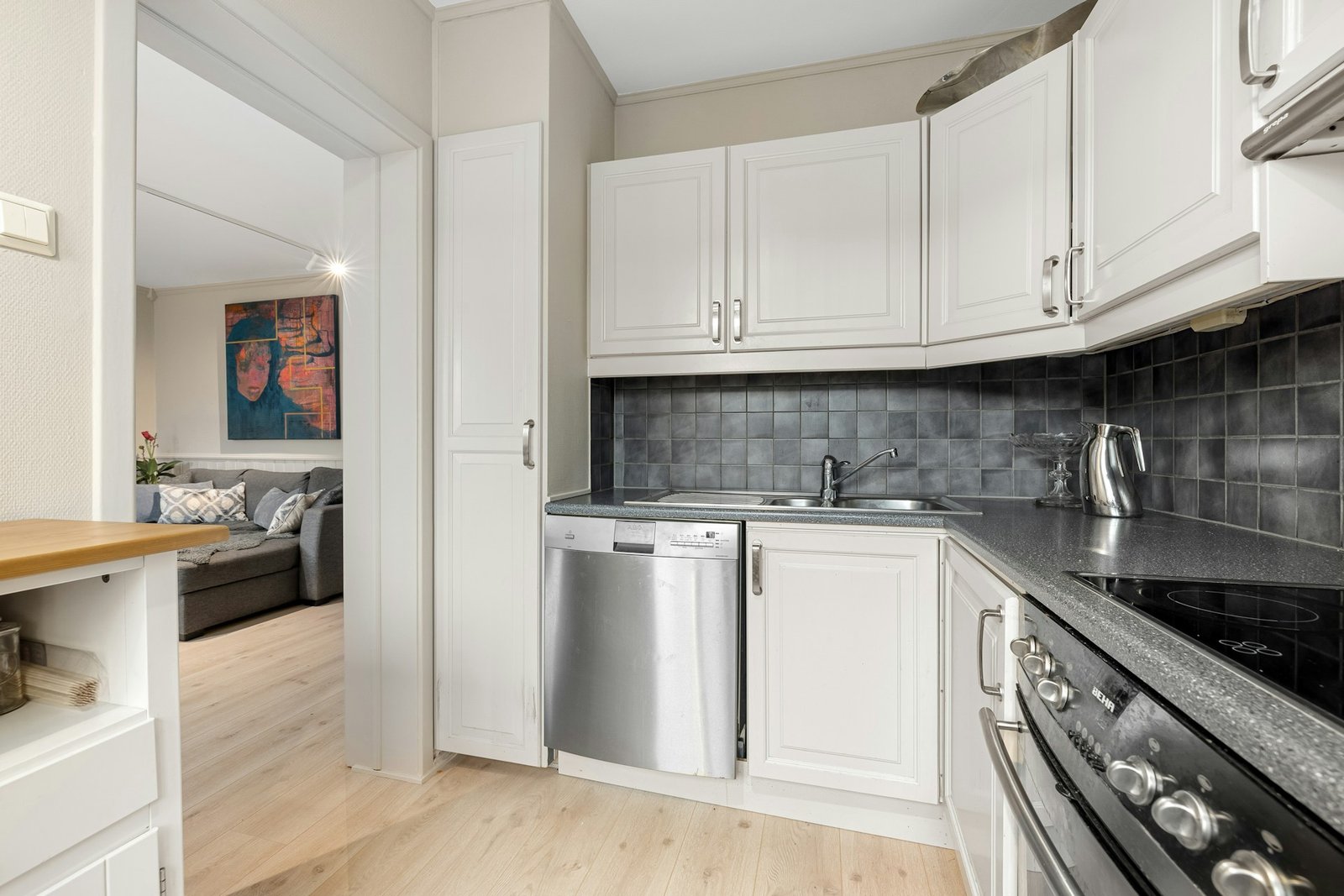 Sauberer Geschirrspüler innen